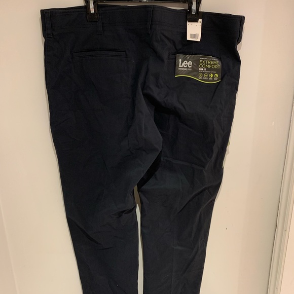 Lee Men's Performance Series Extreme Comfort Slim Pants- Size 42/32 - NWT - Picture 5 of 6